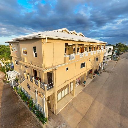 Placencia Louis' Apartments מראה חיצוני תמונה