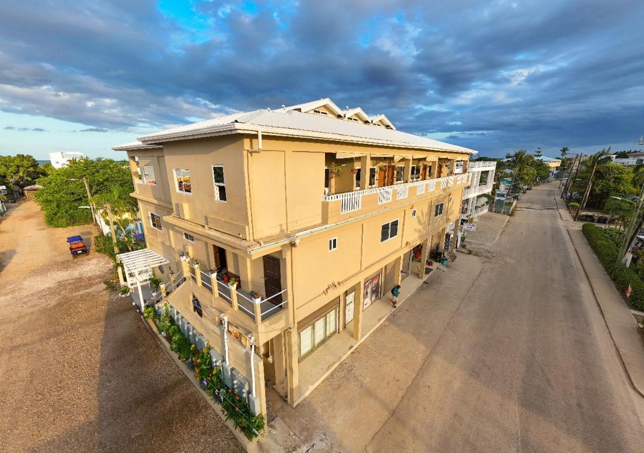 Placencia Louis' Apartments מראה חיצוני תמונה